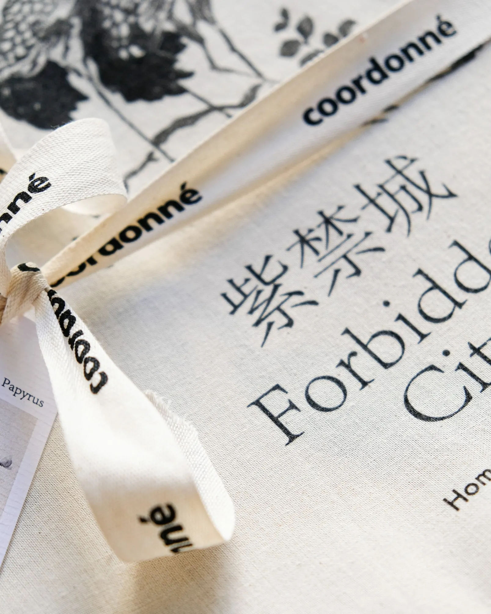 Heron's Poetry Tapestry Nacre - Coordonné